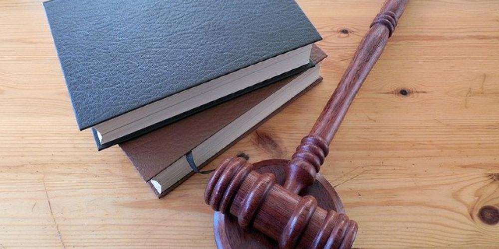 What Should I Bring to My First Meeting with a Truck Accident Lawyer?